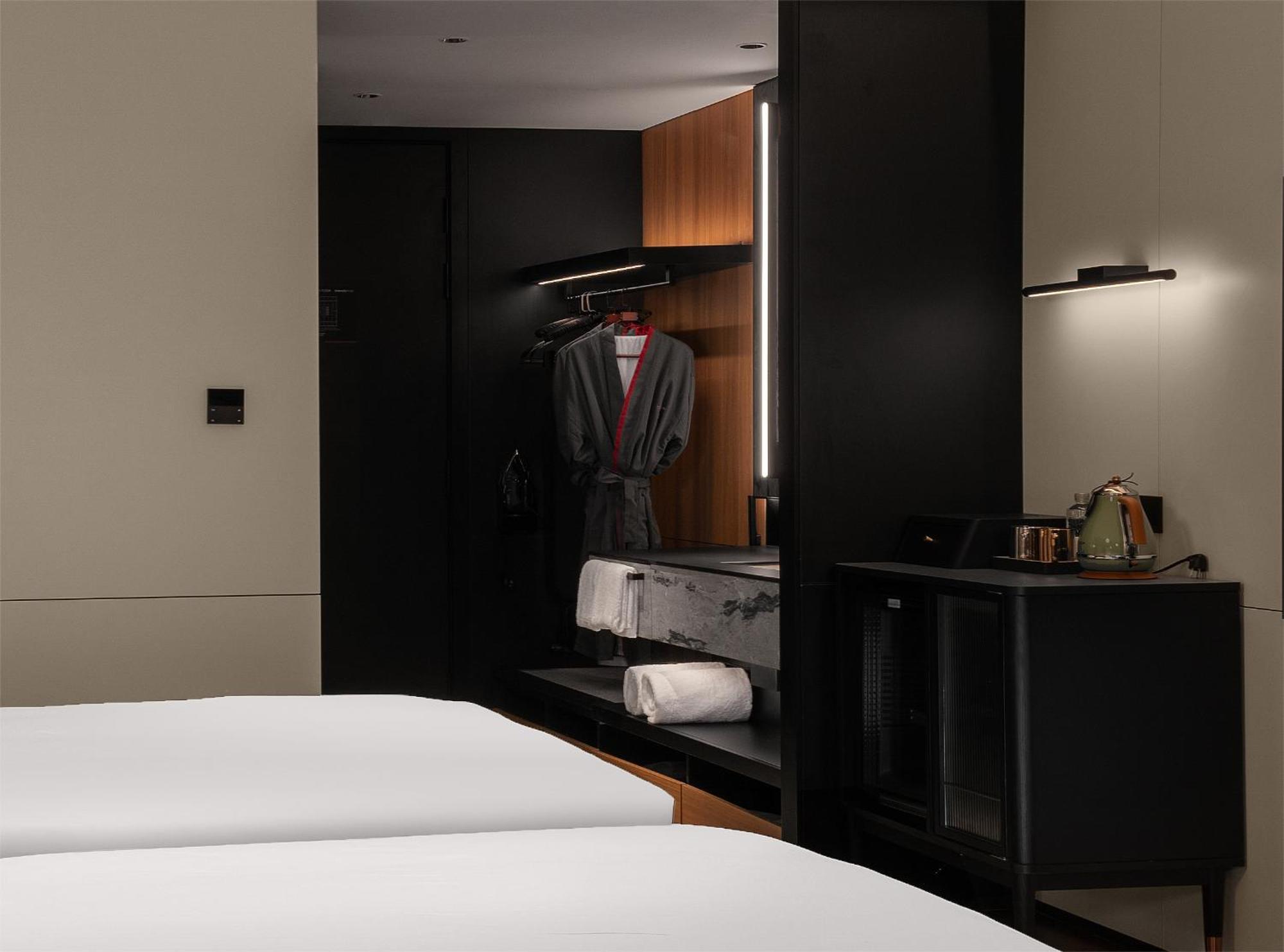 Intercity Hotel Guangzhou South Railway Station - Free Minibar Including Erdinger Weissbier Экстерьер фото