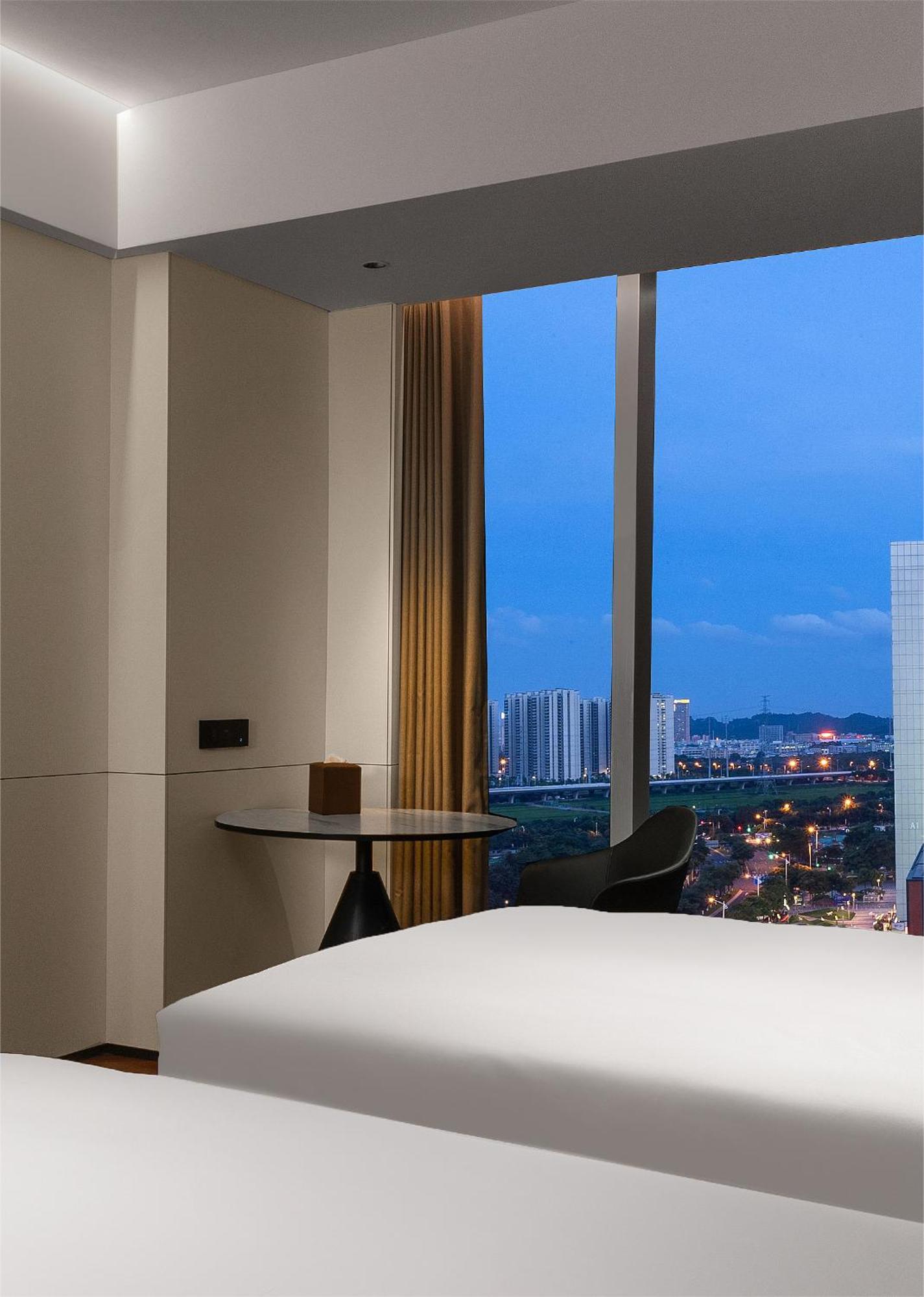 Intercity Hotel Guangzhou South Railway Station - Free Minibar Including Erdinger Weissbier Экстерьер фото